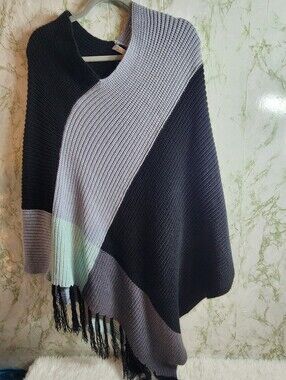 IN' VOLAND Color Block Fringed Poncho